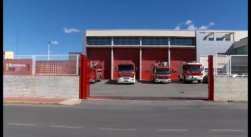 Imagen de Los bomberos logran sofocar un incendio en una nave del Polígono Industrial Casa Grande