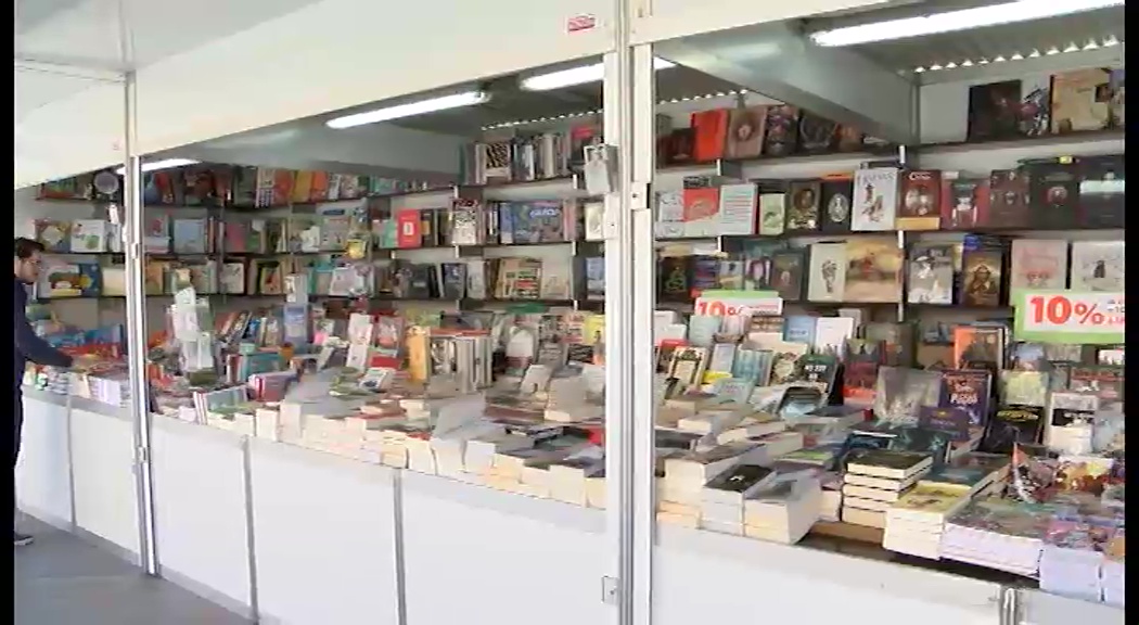 Imagen de La feria del Libro se abre al público hasta el 9 de abril