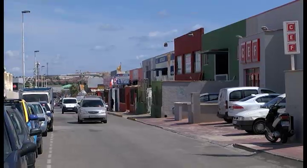 Imagen de El Ayuntamiento estudia actuar en el Polígono para mejorar asfaltado y acerado