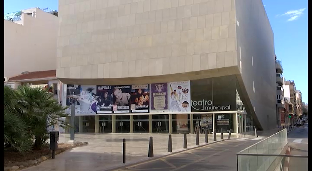 Imagen de El alcalde programa una visita al interior del teatro con los grupos políticos de la corporación