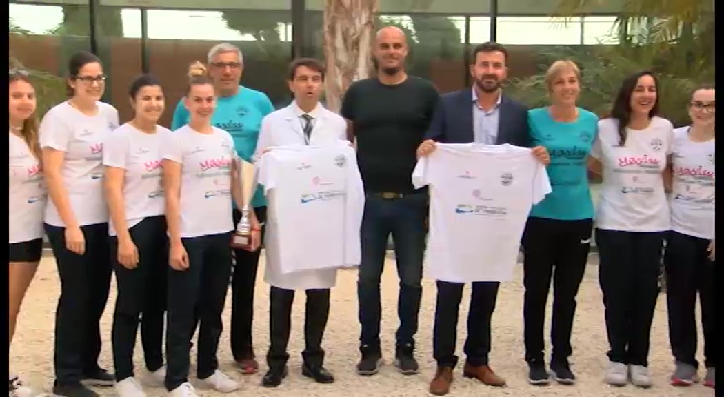 Imagen de Torrevieja Salud, con el Club de Balonmano Femenino Mare Nostrum