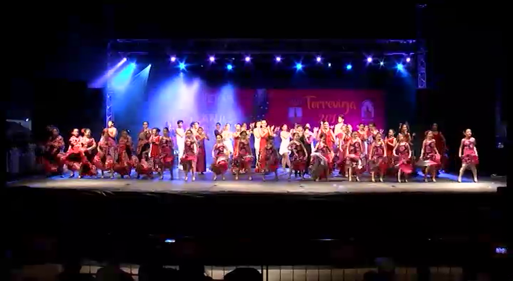 Imagen de Bailando sevillanas un año más