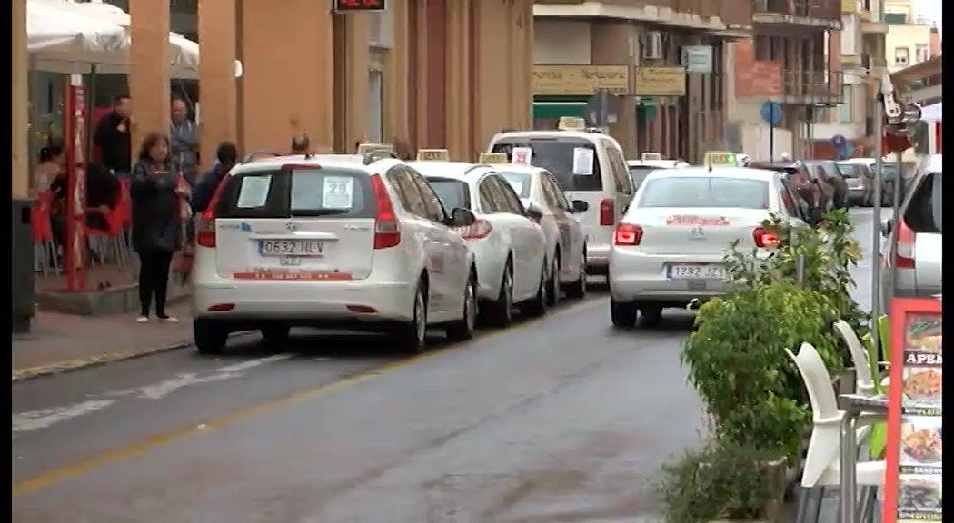 Imagen de El Consell autoriza a los taxistas de Orihuela y Torrevieja a prestar servicio conjunto