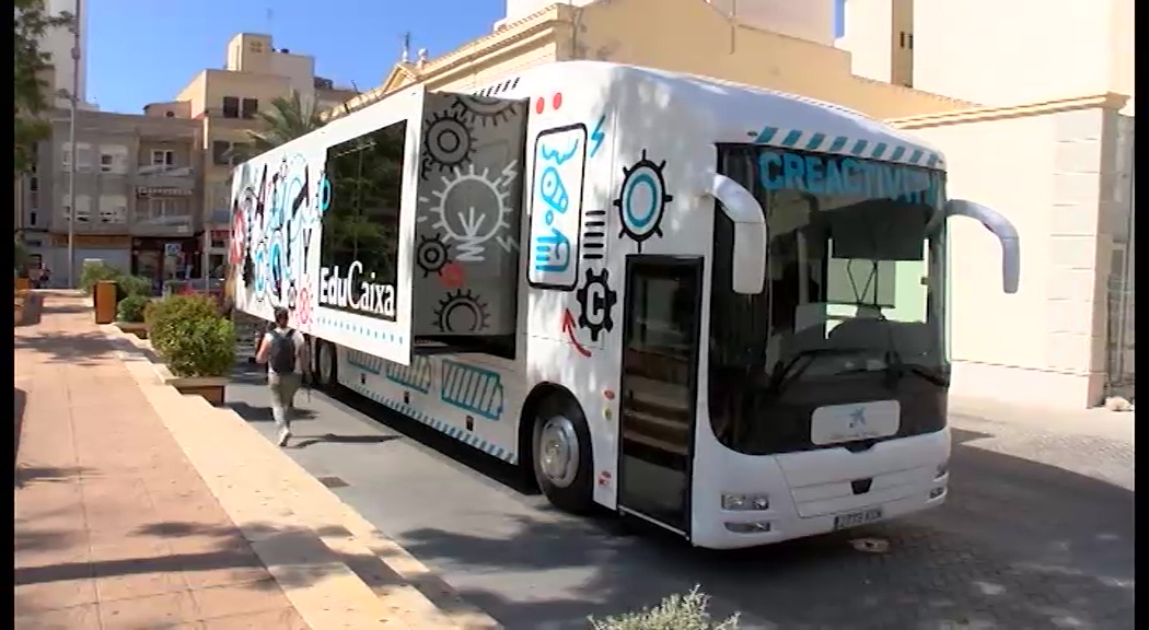 Imagen de Llega a Torrevieja el autobús Creactivity