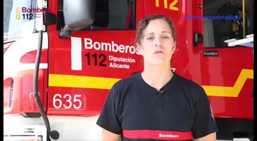 Imagen de Nadia Serrano se estrena como bombera en un incendio declarado en un restaurante del Pilar
