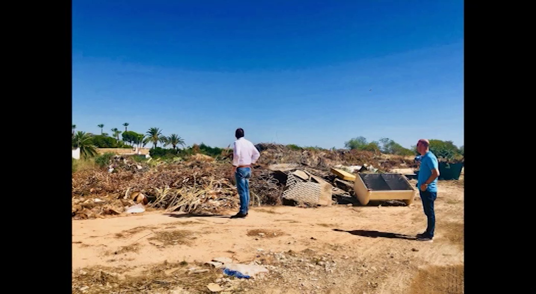 Imagen de Sueña Torrevieja denuncia la existencia de un solar municipal repleto de escombros