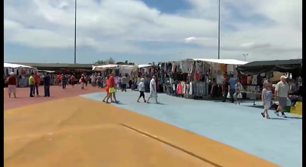 Imagen de Mercados encarga un estudio del mercadillo de los viernes para optimizar el recinto