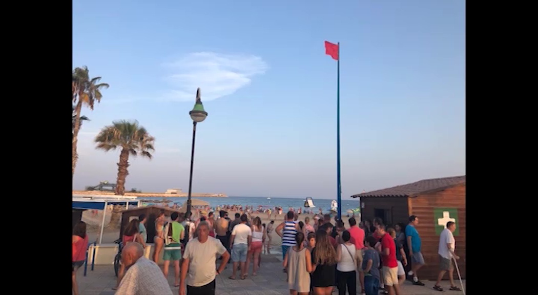 Imagen de Cierran la Playa de los Náufragos por la presencia de un vertido «desconocido» en el agua