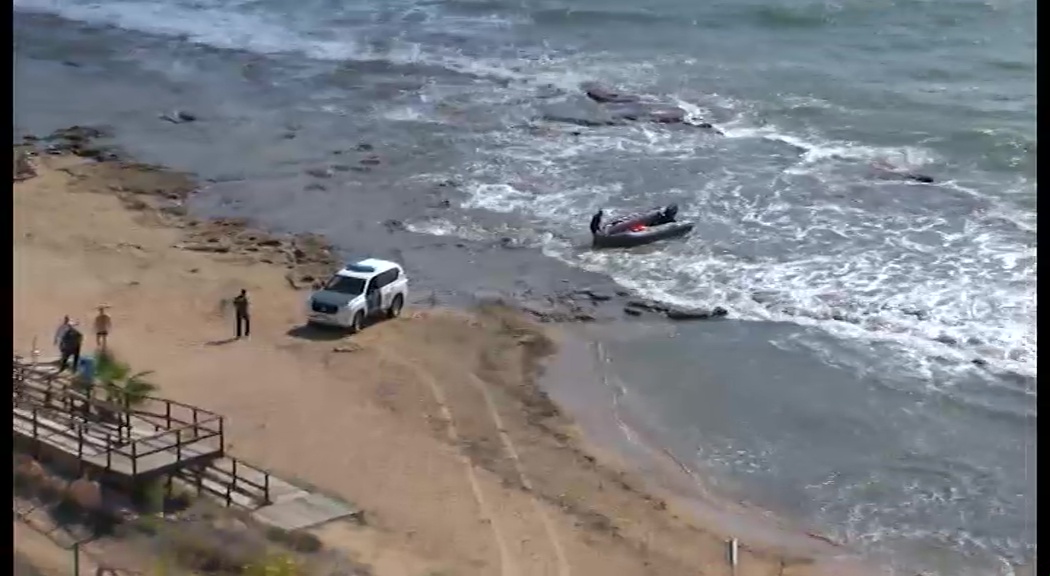 Imagen de Una nueva patera llega a la costa torrevejense