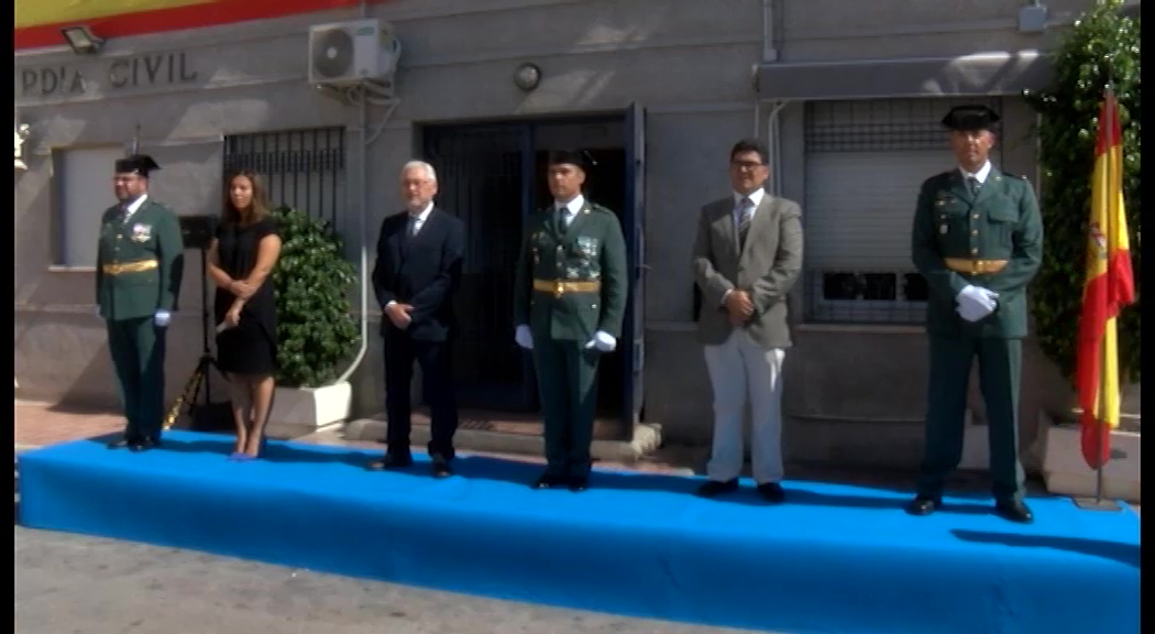 Imagen de La Guardia Civil rinde honores a su patrona la Virgen del Pilar arropada por cientos de personas