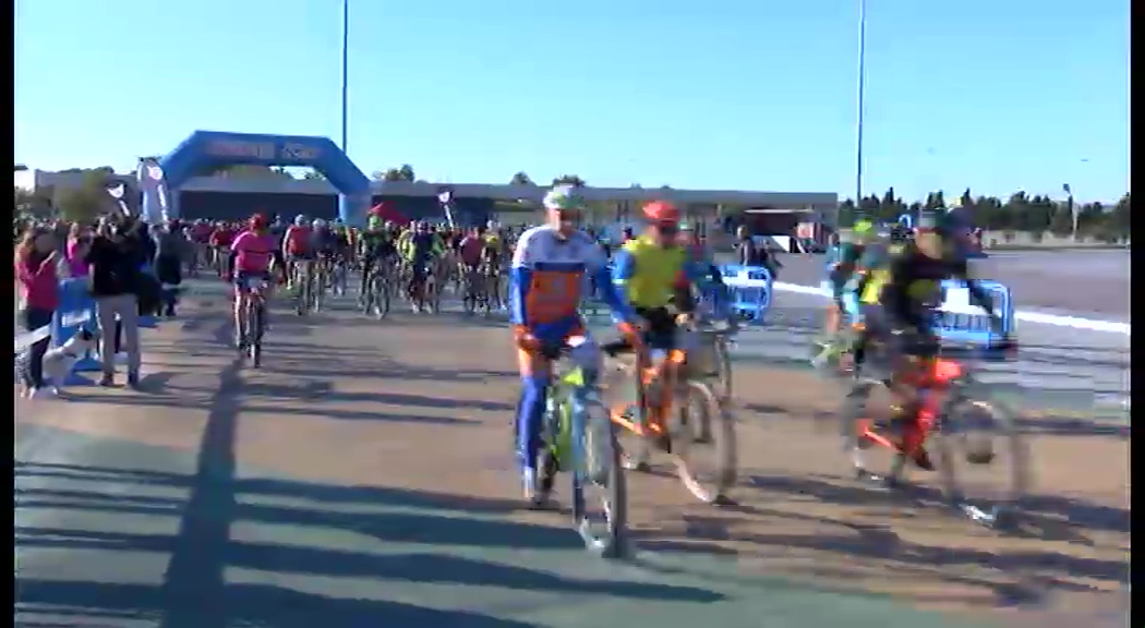 Imagen de 500 personas participan en la VI Marcha MTB Chatarras Laguna de la Mata y Torrevieja