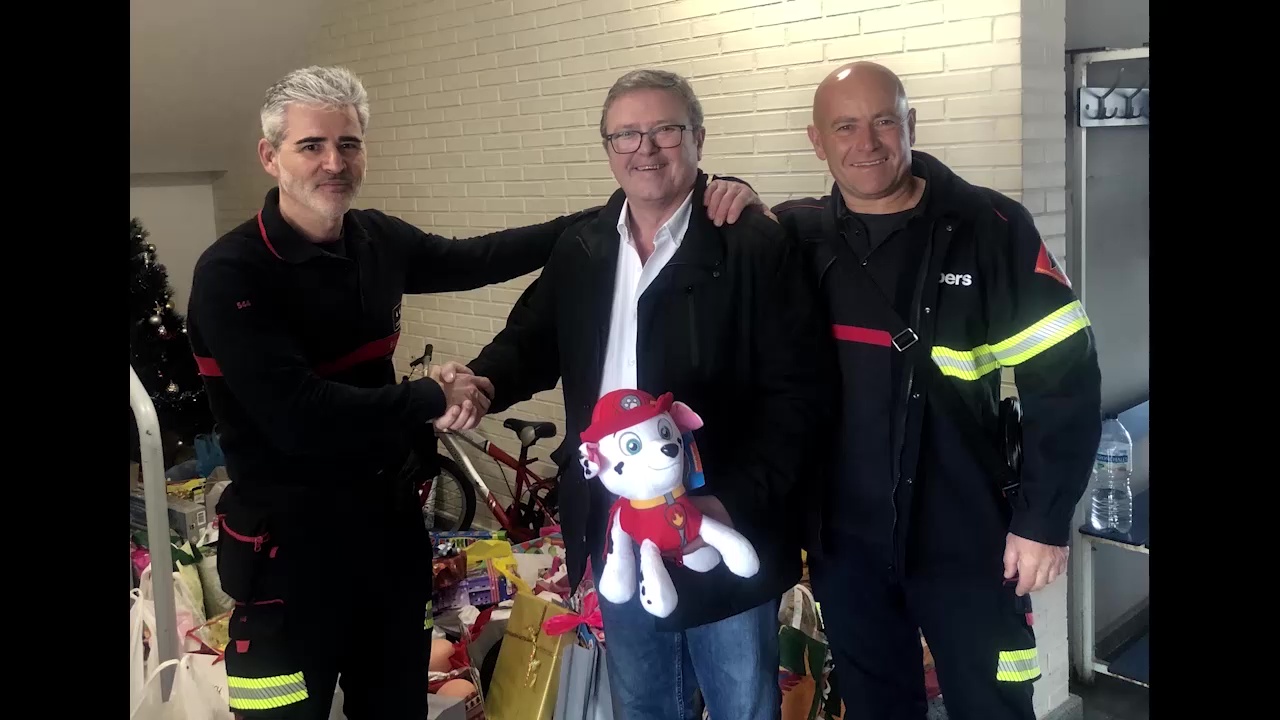 Imagen de Más de 300 personas participan en la Recogida de Juguetes organizada por los bomberos en Torrevieja