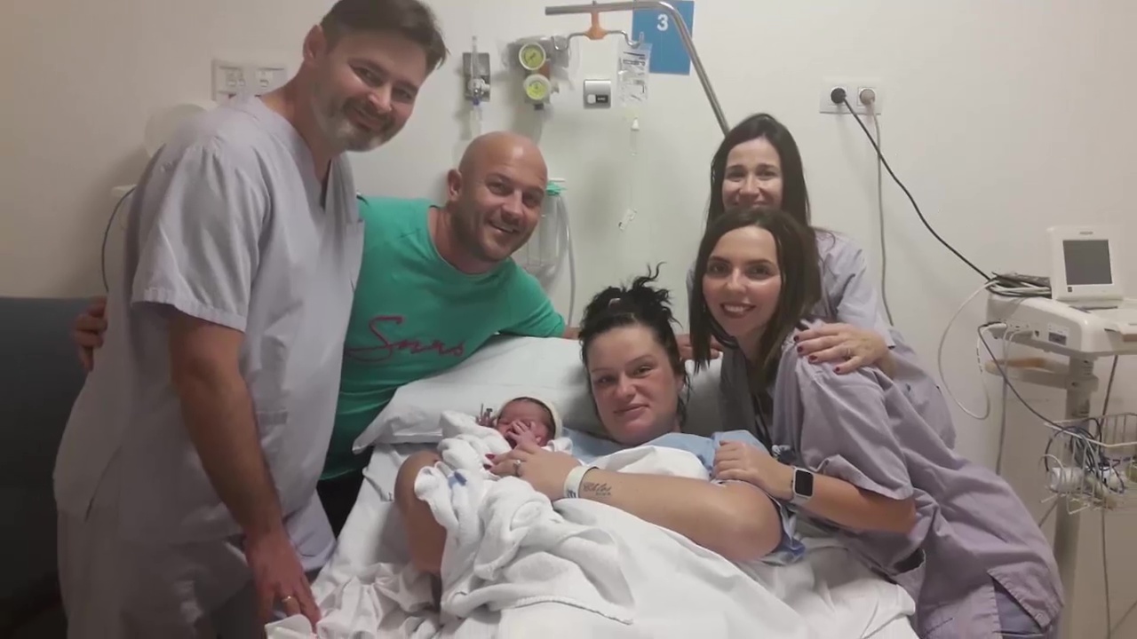 Imagen de El Hospital de Torrevieja recibe al primer bebé del año 2019 nacido la comarca