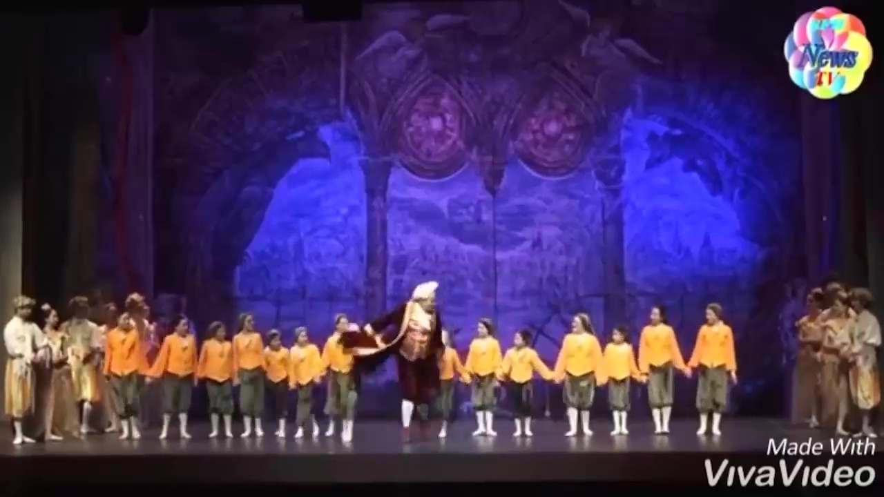 Imagen de Niñas de la Escuela de Danza María del Ángel bailan El Cascanueces en el Teatro Lope de Vega