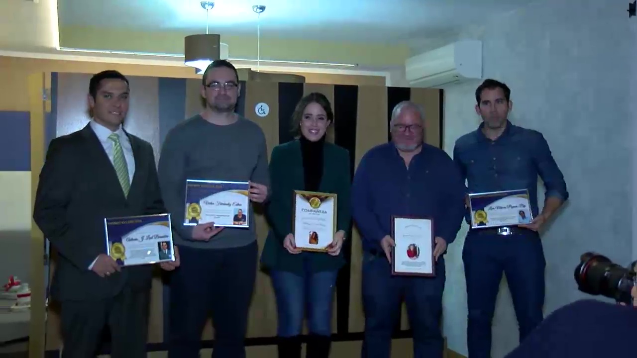 Imagen de Los galardonados con el Premio Rascasa y Salmonete recogen sus diplomas de mano de la prensa