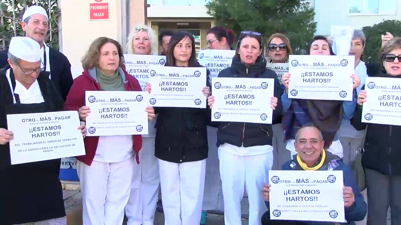 Imagen de Los trabajadores de la residencia acusan a las administraciones de «tirar balones fuera»