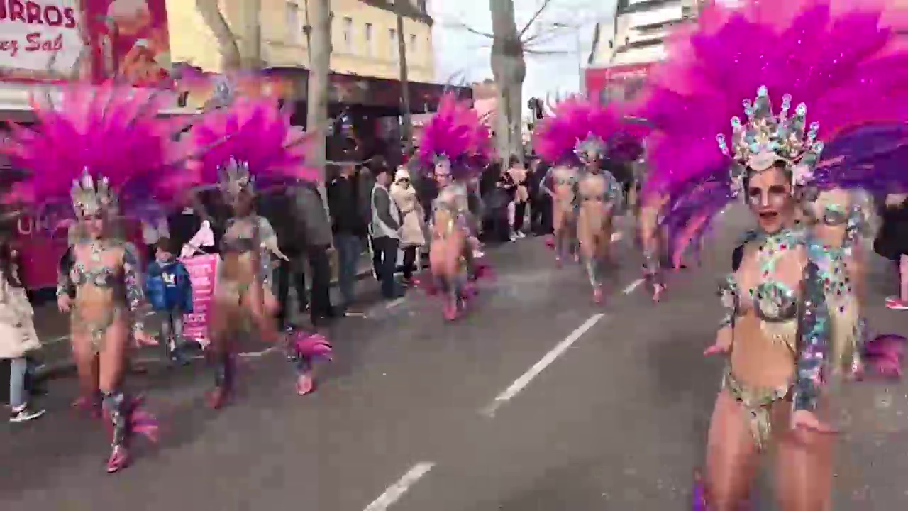 Imagen de La comparsa «Dando Caña» triunfa en Francia