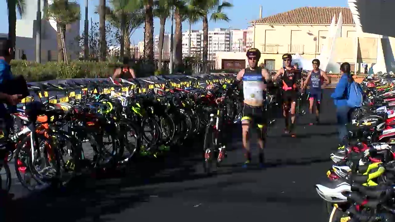 Imagen de Alrededor de 300 deportistas participan en el II Duatlón Ciudad de Torrevieja