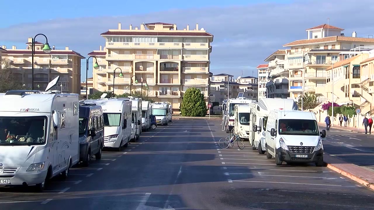 Imagen de Policía local desaloja las caravanas estacionadas en Avenida Soria