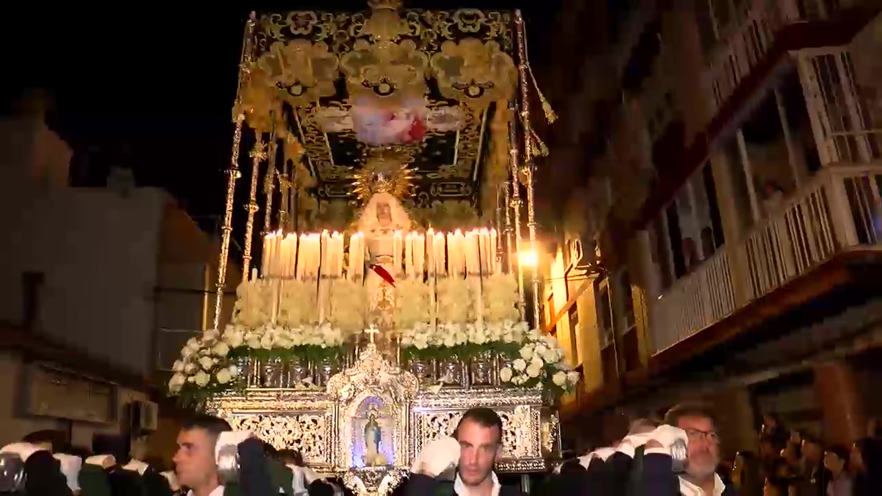 Imagen de Este año sí: el tiempo da una tregua a la «procesión de las mantillas»