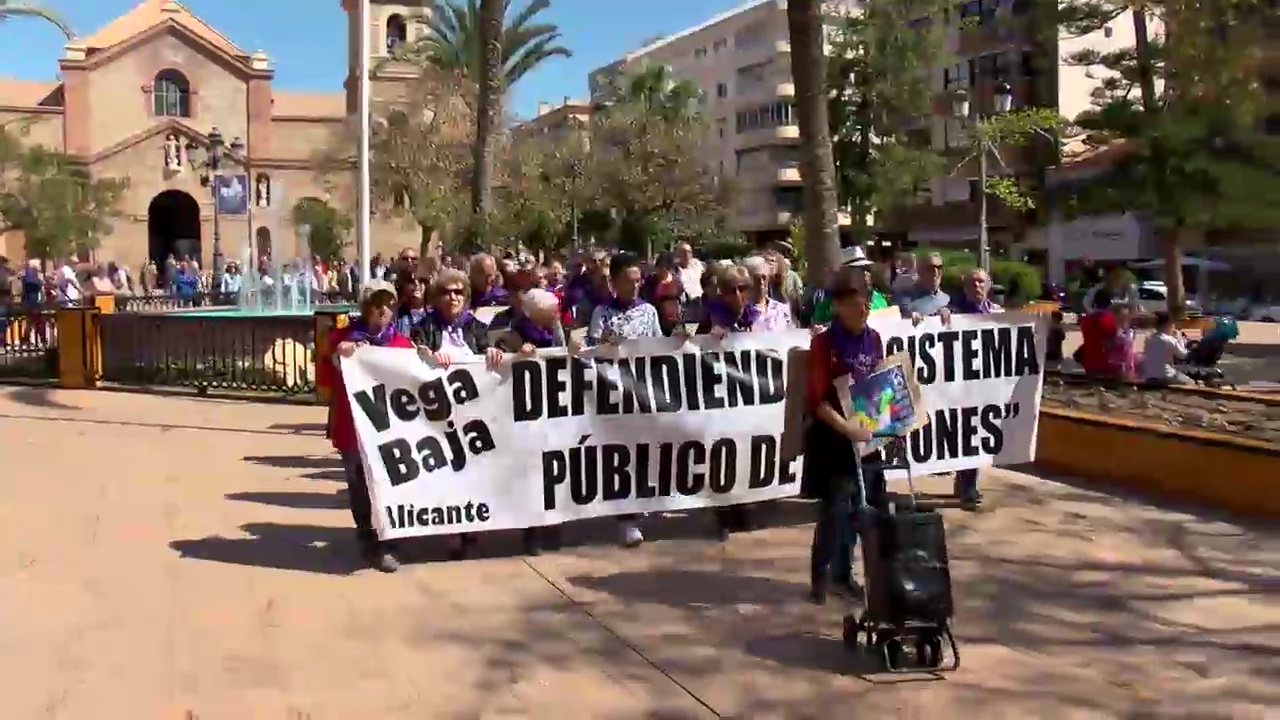 Imagen de Más de un centenar de personas se manifiestan en defensa de las pensiones