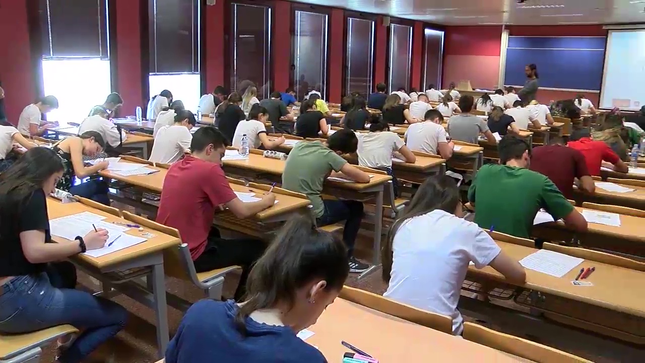 Imagen de Indignación por un examen de Matemáticas más «difícil» y «largo» de lo normal