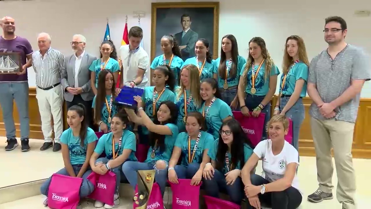 Imagen de Las jugadores del balonmano siguen recibiendo merecidos reconocimientos