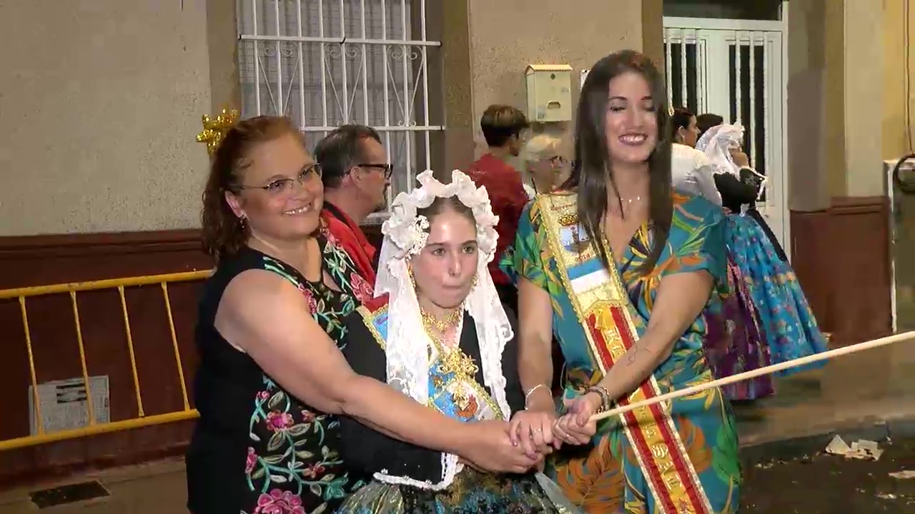 Imagen de La «cremá» pone el broche final a las fiestas de la Hoguera Molinos del Calvario