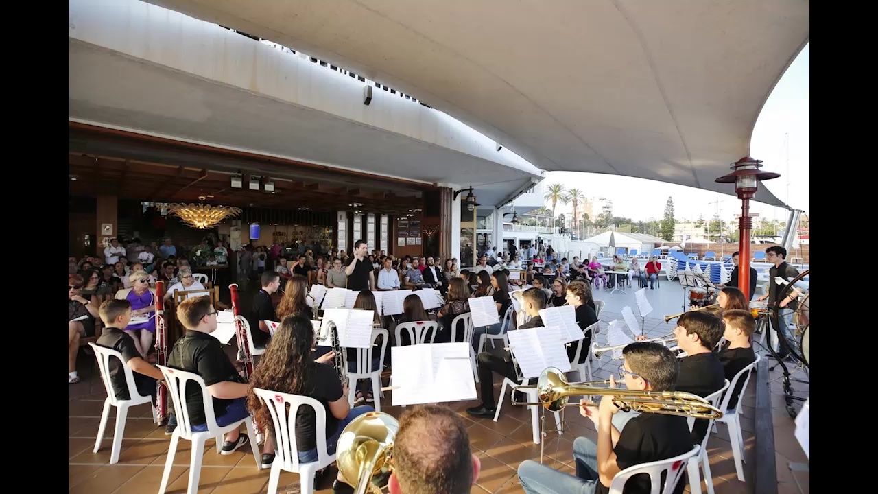 Imagen de Torrevieja y Cox juntan las voces de sus bandas juveniles en un mismo concierto