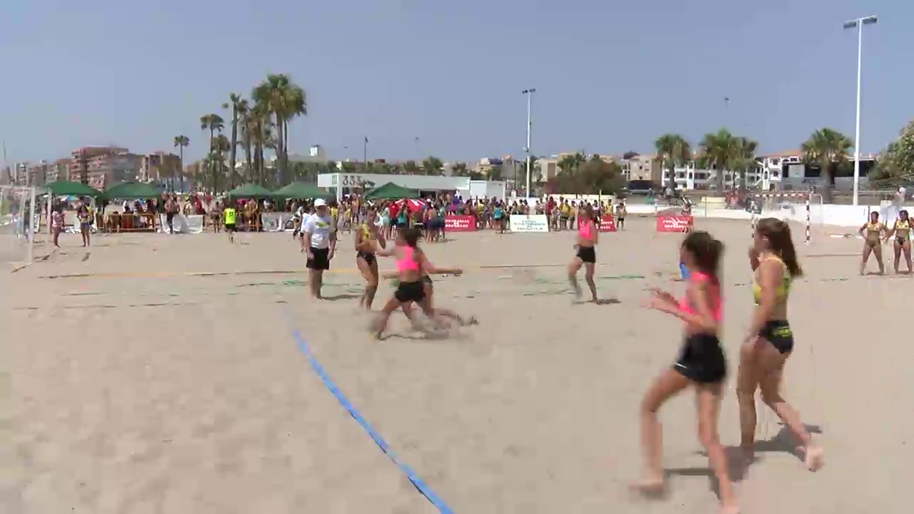 Imagen de Más de 400 jugadores tomarán parte en el VII Torneo de Balonmano Playa Nueva Fraternidad