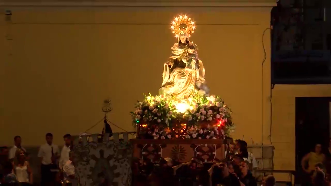 Imagen de La Virgen del Carmen surca las aguas torrevejenses un año más