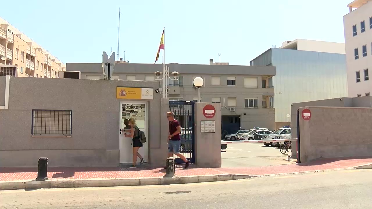 Imagen de Detenidos por cometer un presunto delito de tráfico de drogas en un pub de Torrevieja