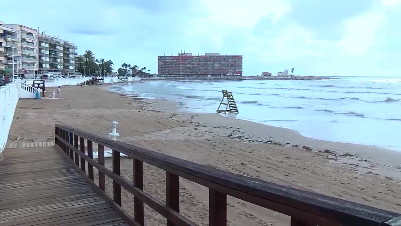 Imagen de La lluvia hace su aparición en agosto dejando estampas atípicas