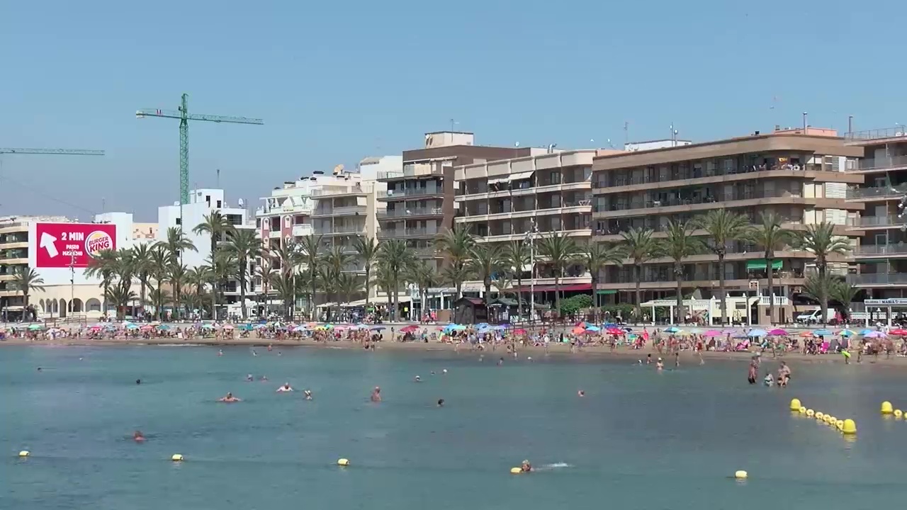 Imagen de Los Verdes piden playas sin humo en Torrevieja