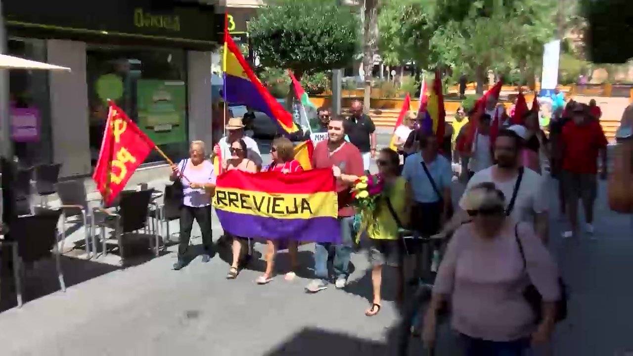 Imagen de Varios colectivos conmemoran el 81 aniversario del bombardeo sobre Torrevieja