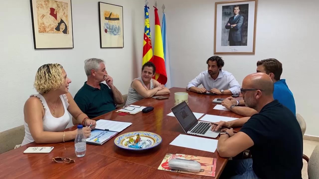 Imagen de El Ayuntamiento y la FAPA Gabriel Miró se reúnen para hablar de educación