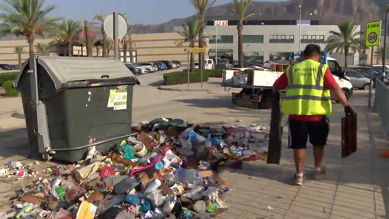 Imagen de Los vecinos de Orihuela hacen recuento de los daños causados por la riada