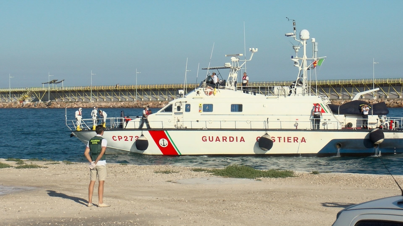 Imagen de Nuevas pateras arriban a la costa torrevejense y al litoral oriolano