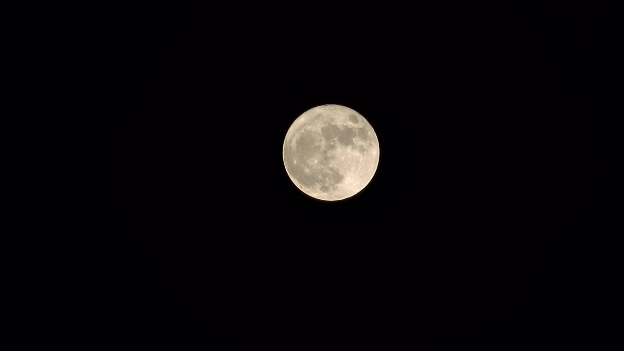 Imagen de Torrevieja se suma a la noche internacional de la observación de la Luna