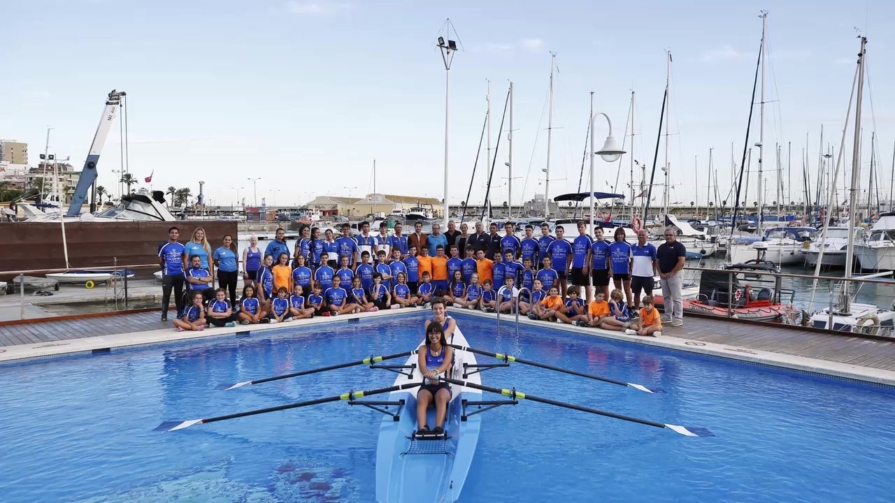 Imagen de Comienza la nueva temporada de la Escuela de Remo Municipal en el Real Club Náutico Torrevieja