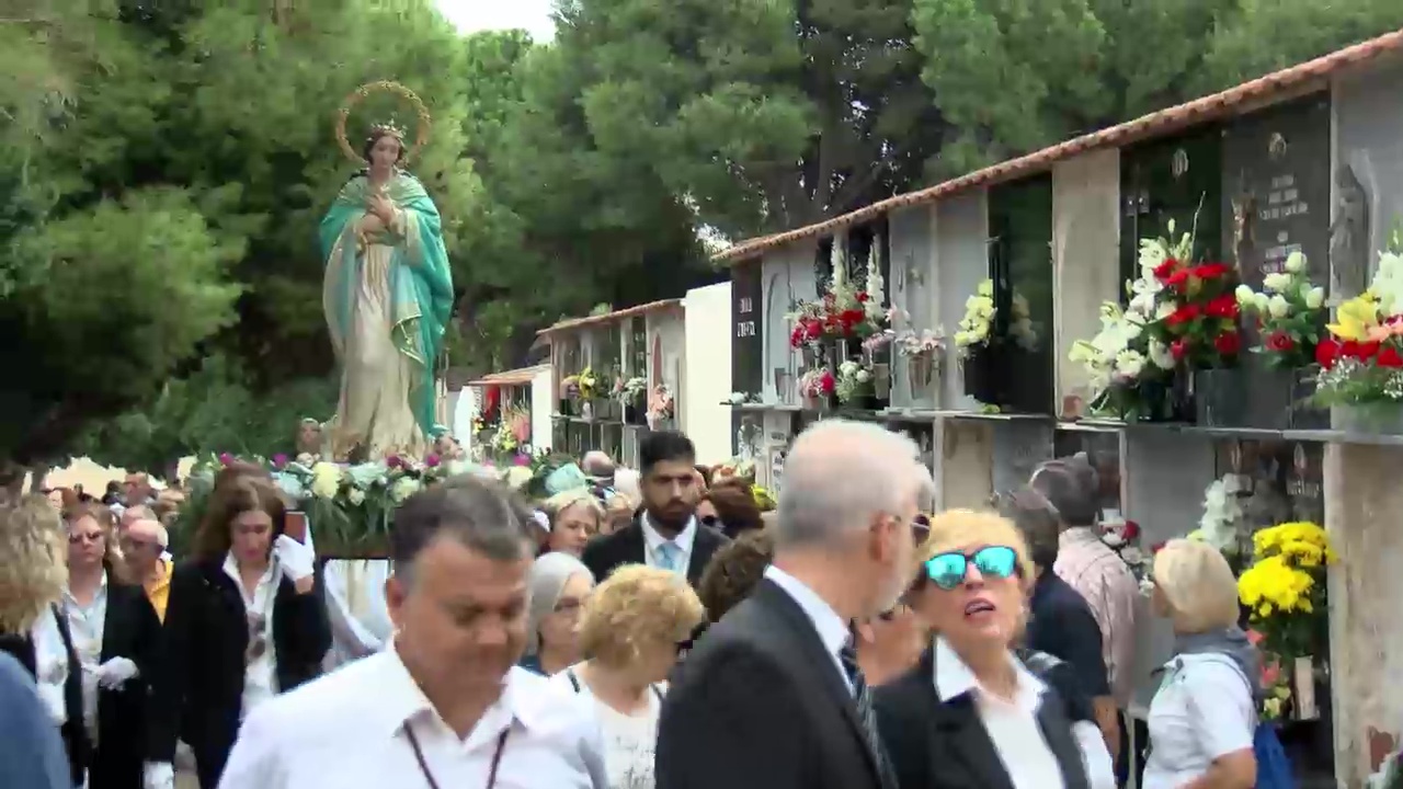 Imagen de Histórica y emotiva la visita extraordinaria de la Purísima al Cementerio