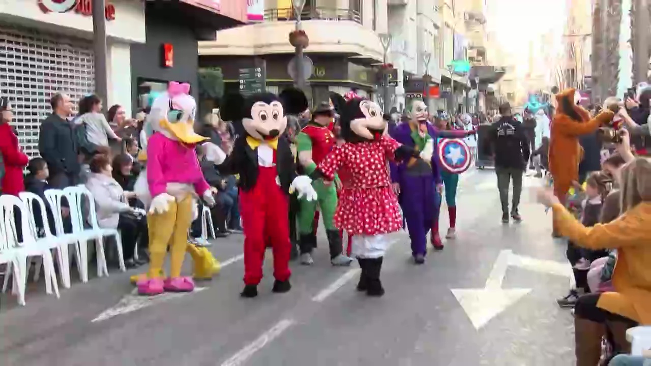 Imagen de Las calles de Torrevieja se convierten en una escena de película