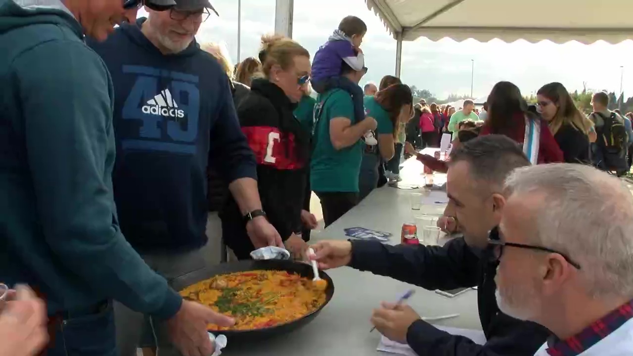 Imagen de Miles de personas se reúnen en torno al Concurso de Paellas de Torrevieja