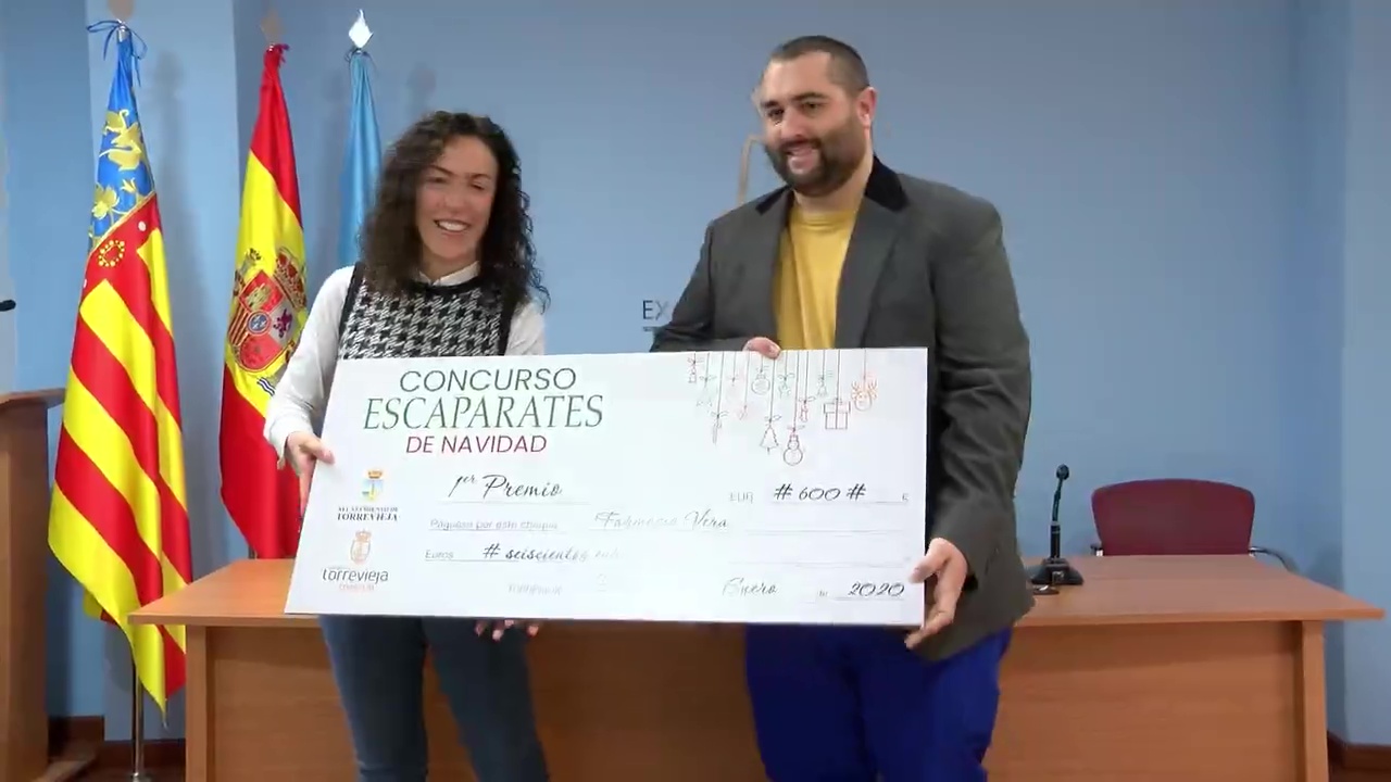 Imagen de Farmacia Vera, Floristería Carmina y Casa Maciá, premios Escaparatismo Navideño