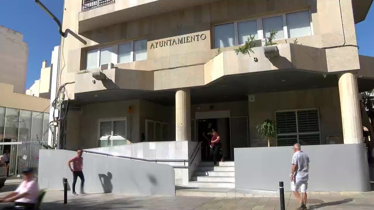 Imagen de GV insta al Ayuntamiento de Torrevieja a que retire las placas repuestas del ex alcalde