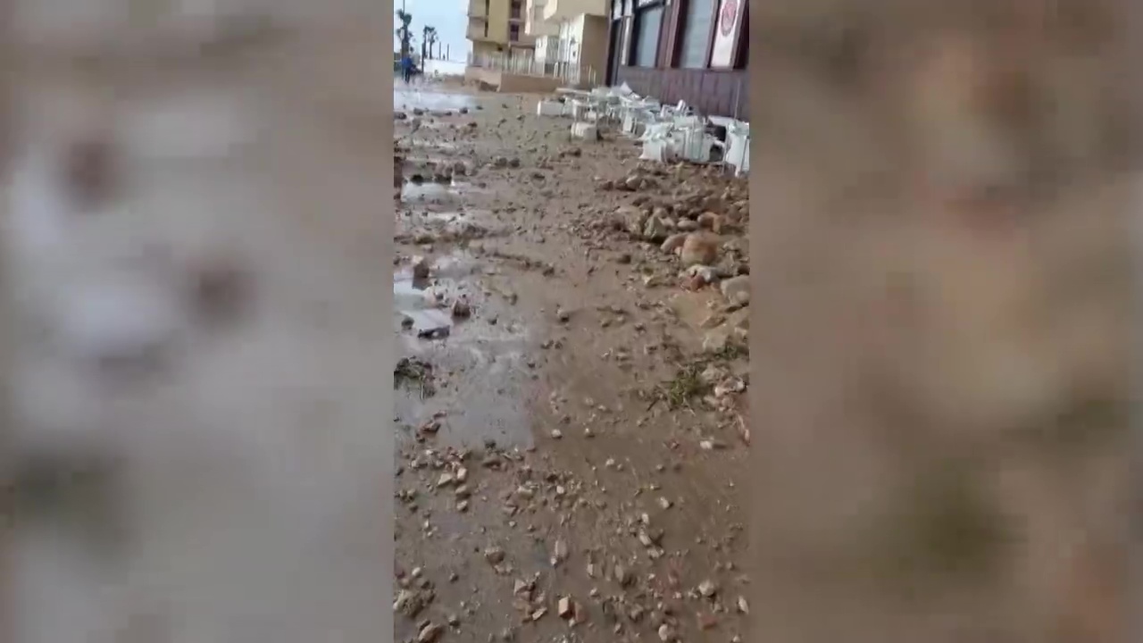 Imagen de La Borrasca Gloria se deja sentir con fuerza en Torrevieja