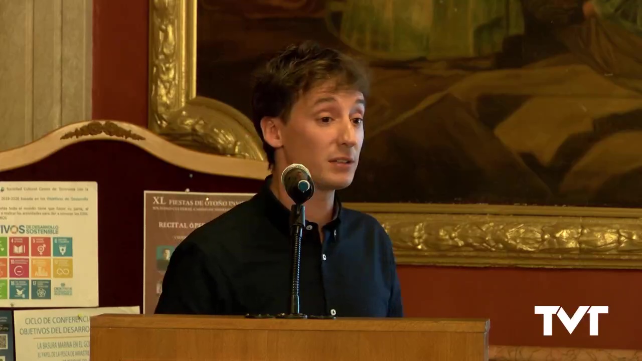 Imagen de El torrevejense Santiago García expone en una conferencia la basura marina en el golfo de Alicante