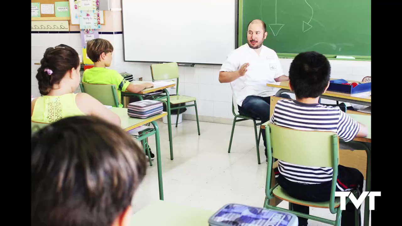 Imagen de El Hospital Universitario de Torrevieja enseña fisioterapia e higiene postural a escolares