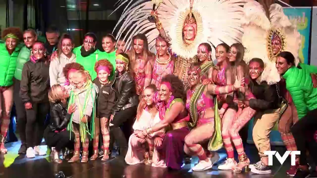 Imagen de «Aquí Hay Tomate» y «Paya´s», las grandes ganadoras del Carnaval de Torrevieja