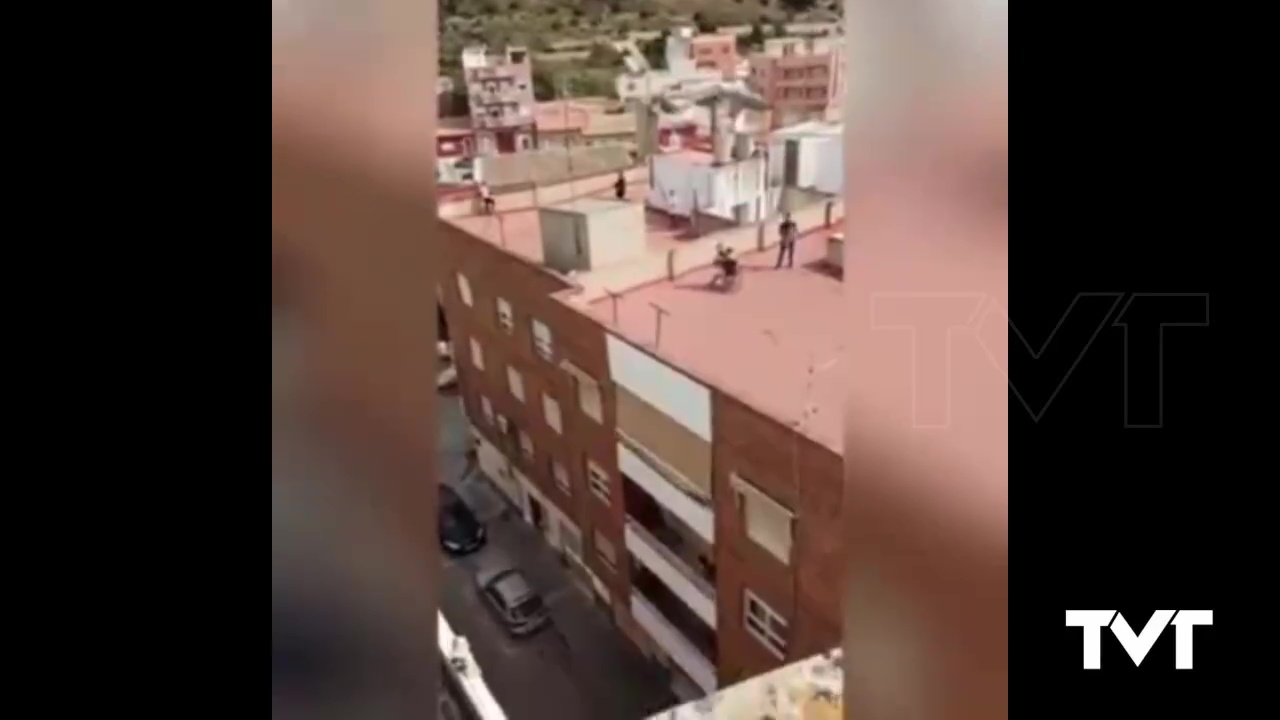 Imagen de Los músicos de la Comunidad Valenciana participan en un festival desde sus balcones